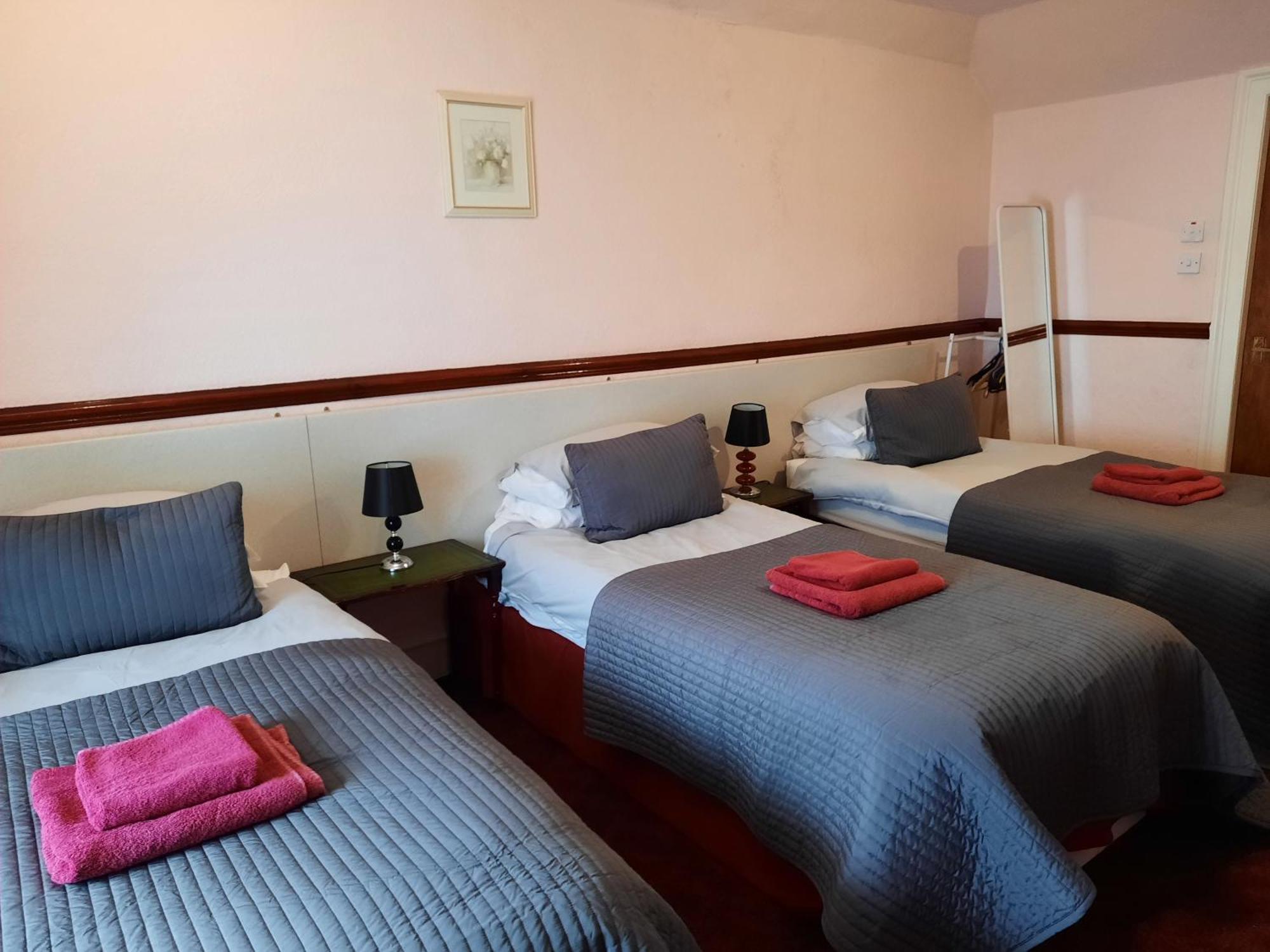 St Ronan'S Hotel Innerleithen Szoba fotó